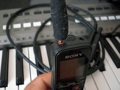 Pripojenie diktafónu pomocou malého jacka a mikrofónového vstupu